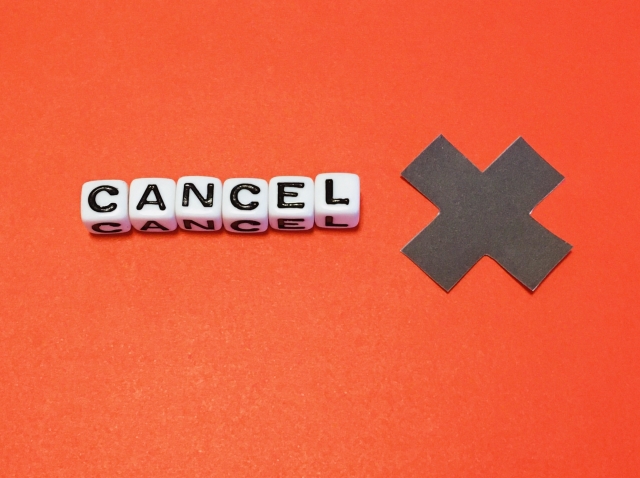 9月は買わず10月のプライム感謝祭まで待つことを示すCANCELの文字